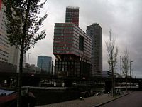 Figure 8 Rotterdam un immeuble / Rotterdamo  Domego